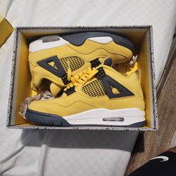 Air Jordan 4 Retro Gs Lightning  Size 8