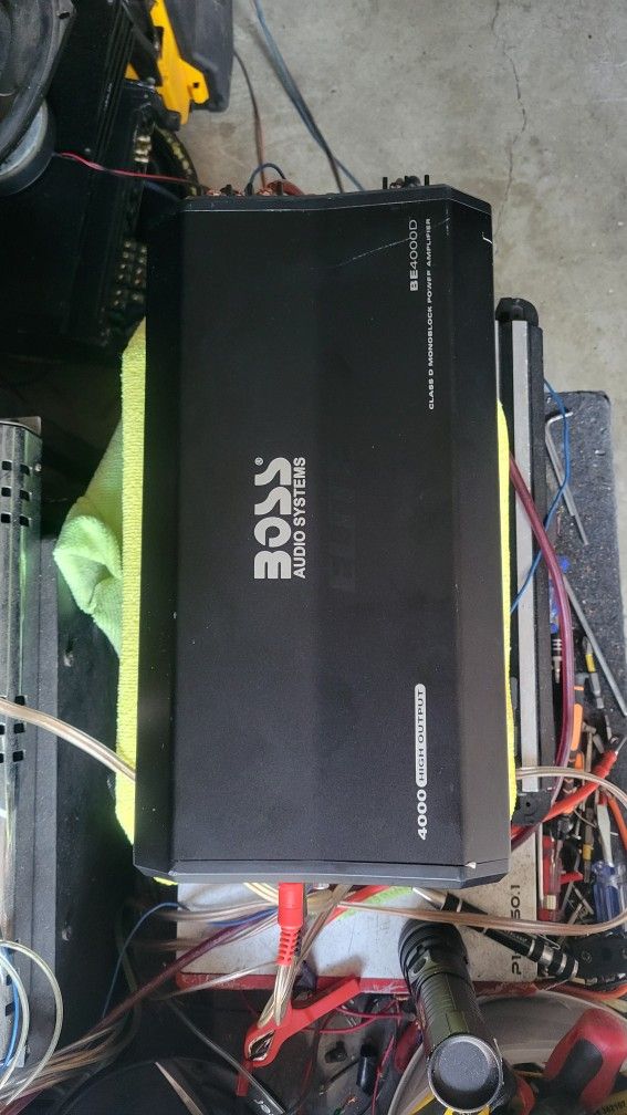 Boss Amplifier 4000 Watts
