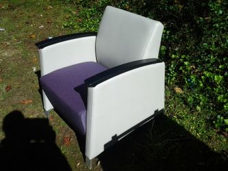 Brand new leather chair very sturdy