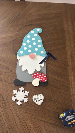 Wooden Gnome Door Hanger with Interchangeable Pieces