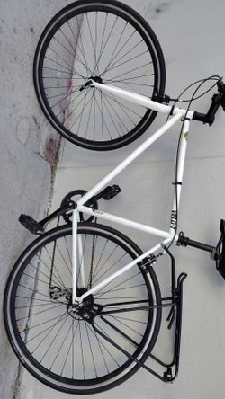 Veloci White Commuter Bike with Rear Rack