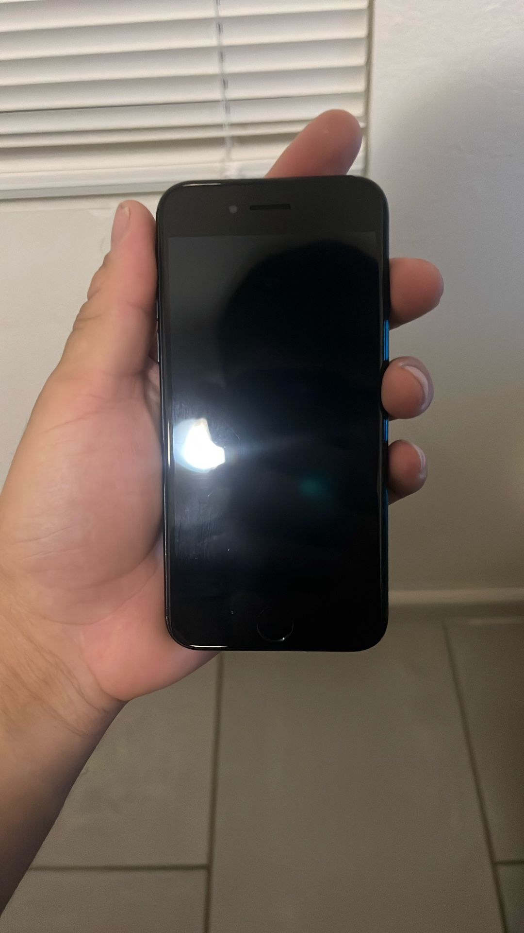 IPHONE 8