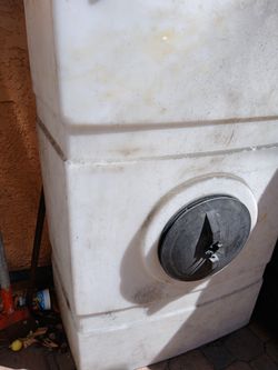Depósito de agua de 200 galones buenas condiciones