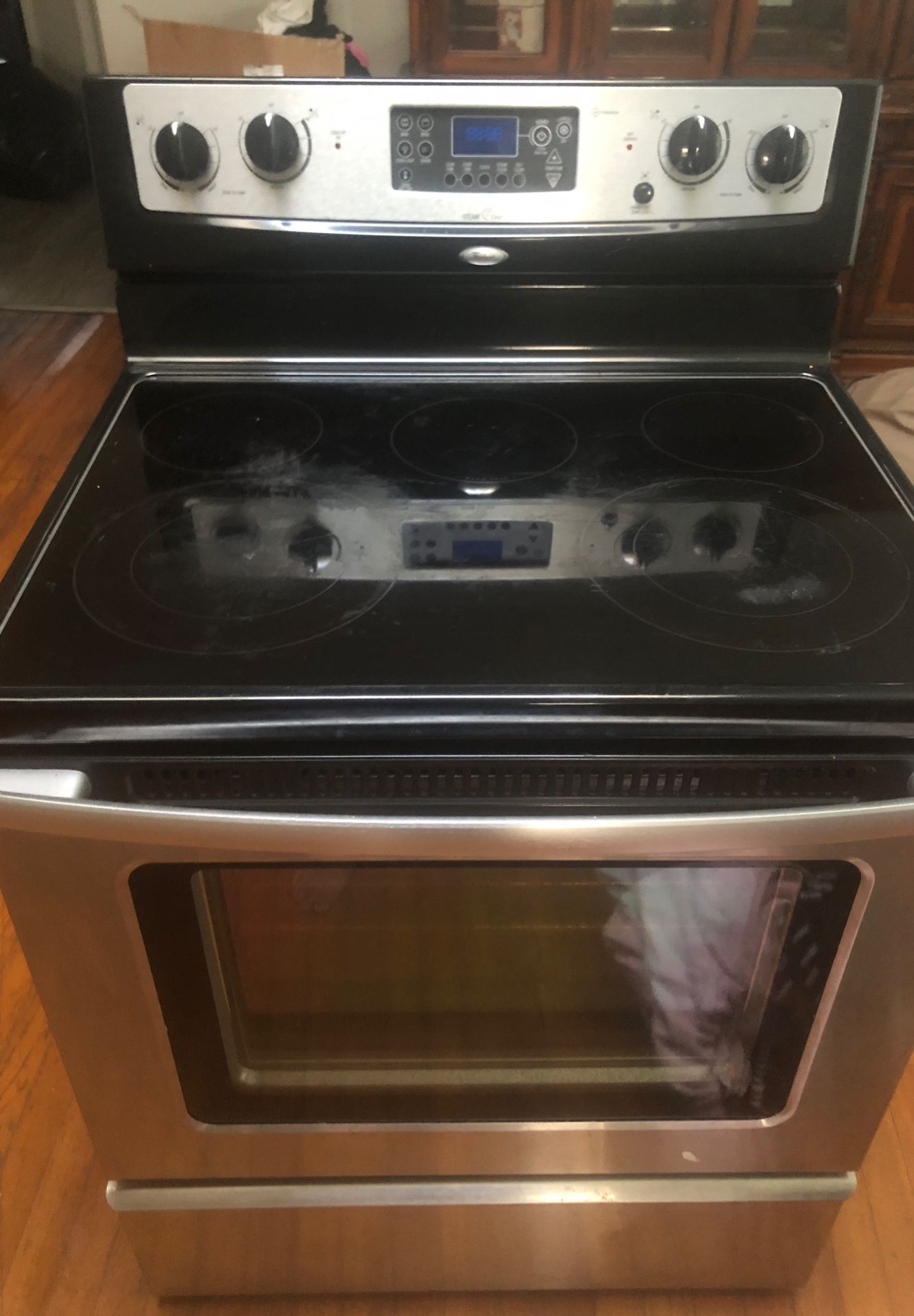 Whirlpool Stainless steel electric stove with automatic steam clean