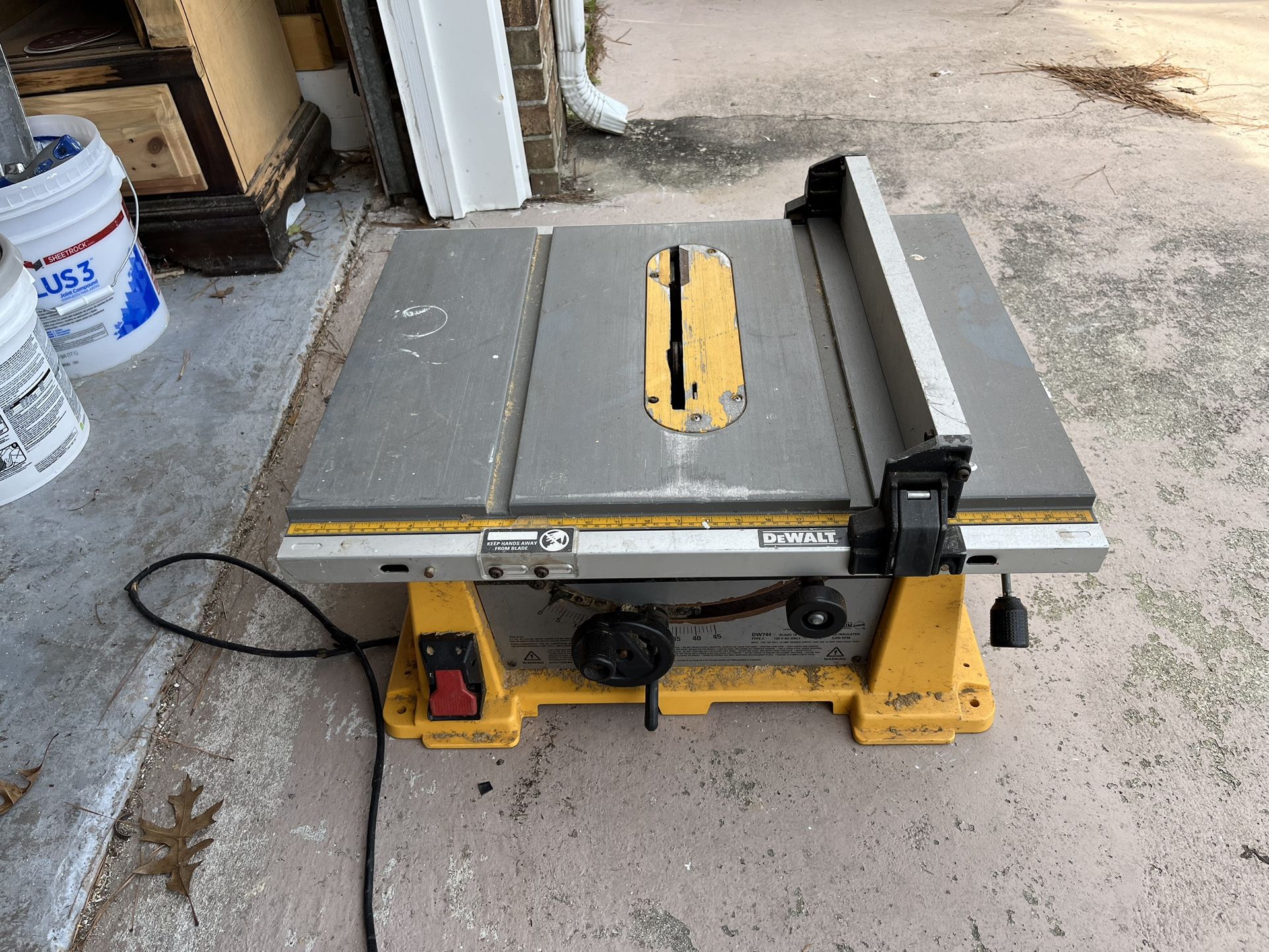 DeWALT Table Saw