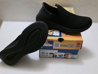 NEW Skechers