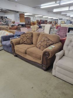 Overstuffed loveseat w/ 2 pillows 25%off