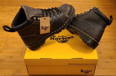 DR Martens Boots Size 9 For Men 