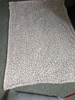 Light pink cheetah print blanket