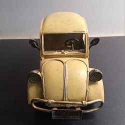 VOLKSWAGEN DIECAST CAR
