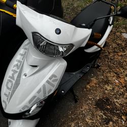 TRADING 2025 VTRMOTO Razor200cc