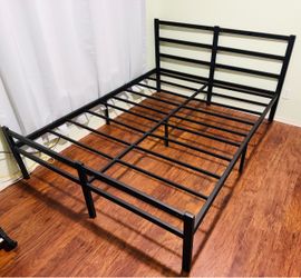 Metal bed frame black/Queen size