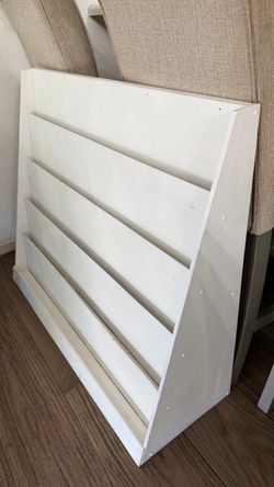 White Wood Slatted Bookshelf Display Rack