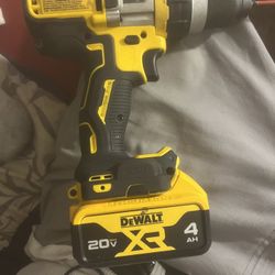 DeWalt flex volt advantage half inch hammer drill/drill driver with battery and bit included