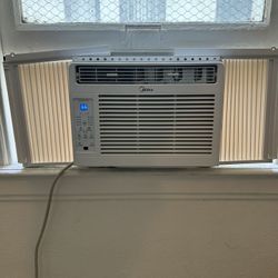 Window Air Conditioner With Remote And Freeo Space Heater