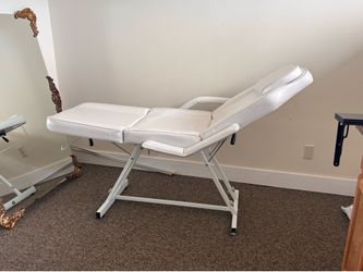 Esthetician/lashes chair