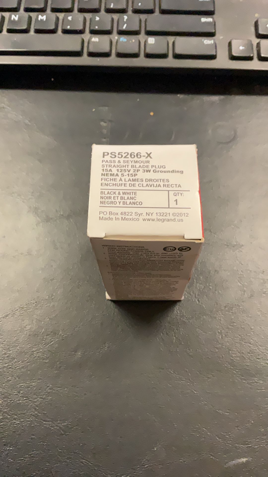 Straight Blade Plug 15 A 125 V 2P 3W ( 4 Available )