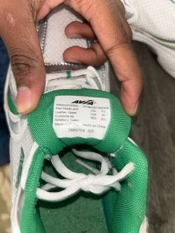 Avia’s 5000 Sneakers White and Green Size 8.5