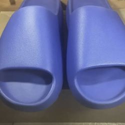 Yeezy Slide “Azure”