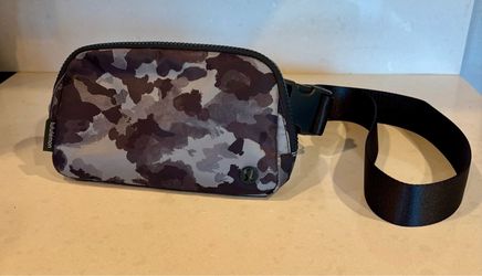 lululemon gray camo belt bag