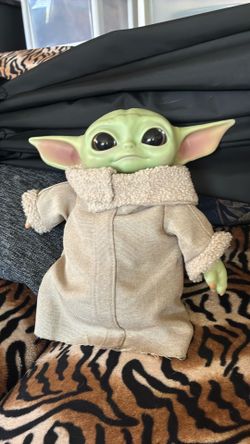 Muńeco de estarwar muy bonito como nuevo