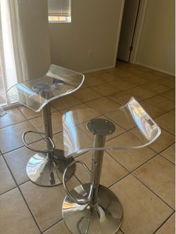 2 Swivel bar stools