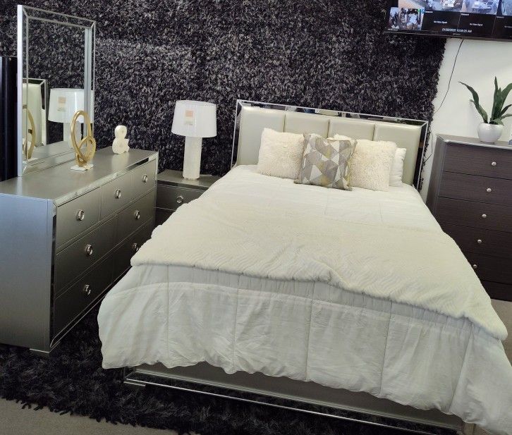 "VOEVILLE II" 4pc Queen Bedroom Set