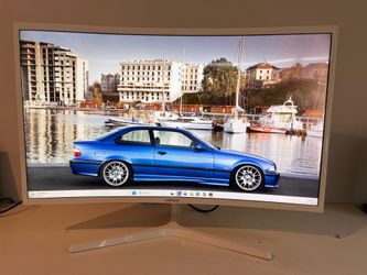 Samsung Curved Monitor – White – Great for Gaming / Work – OBO