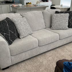 Couch  and 4 Throw Pillows