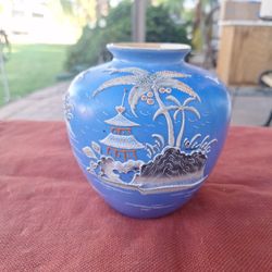 Japanese Moriyama Mori-Machi porcelain vase