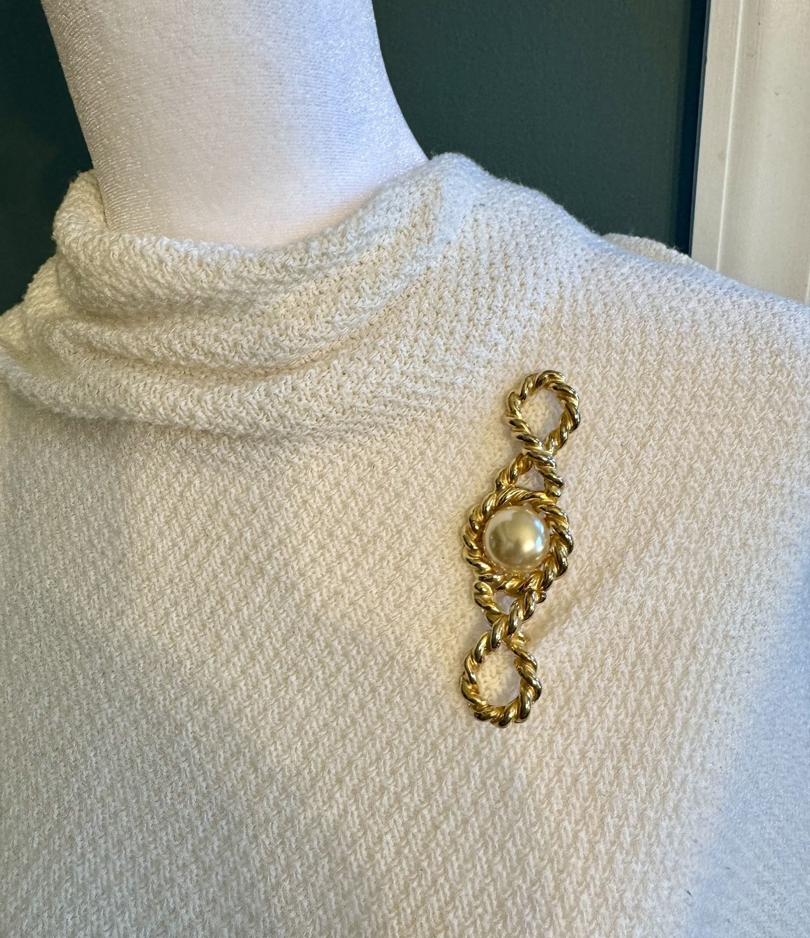 Brooch Pin Gold Plated And Pearl