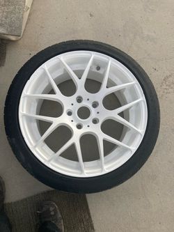 White Aftermarket Alloy Wheel with Tire