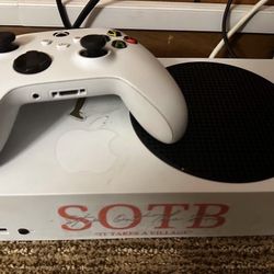 Xbox One And Controller 