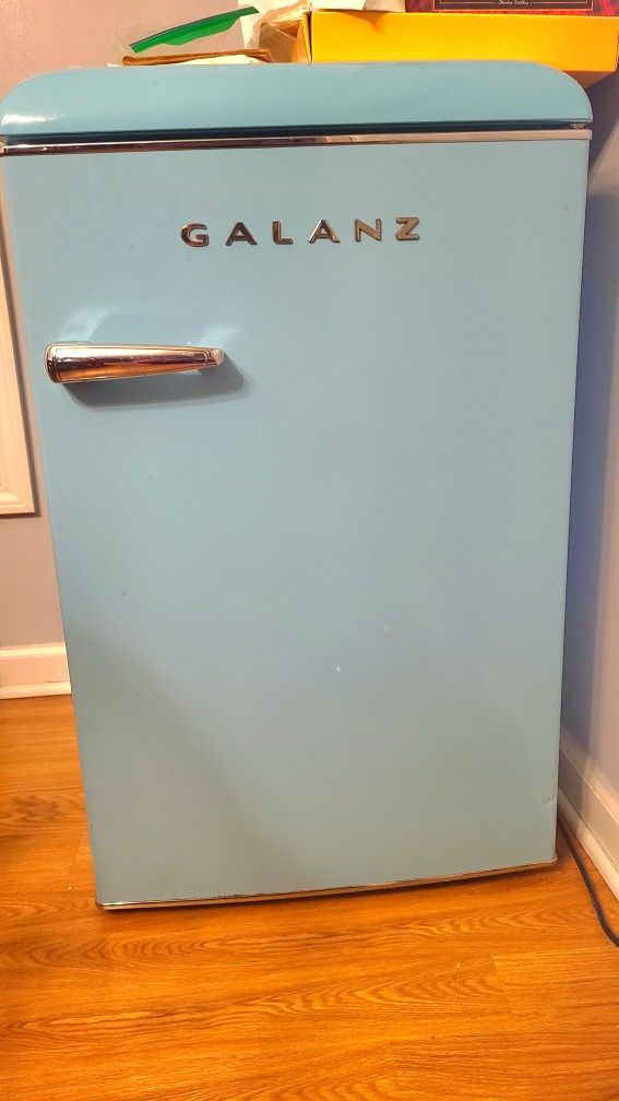 GALANZ RETRO REFRIGERATOR