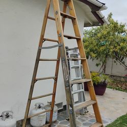 8' Wooden Ladder 