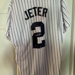 Derek Jeter Autographed Jersey – Authenticated 🧢⚾️
