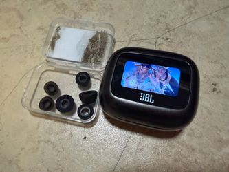 JBL live beam 3 with various sized memory foam eartips. Also comes with a leather zip up travel case.