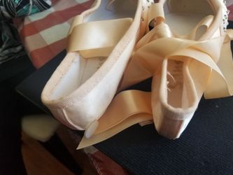 Pointer ballet shoes