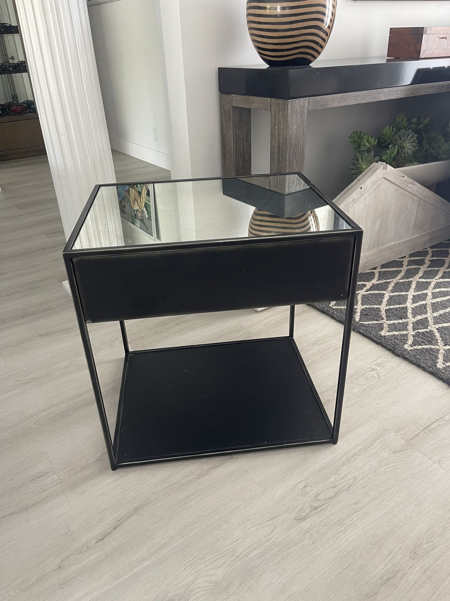 RESTORATION HARDWARE GRAMERCY END TABLE/Nightstand