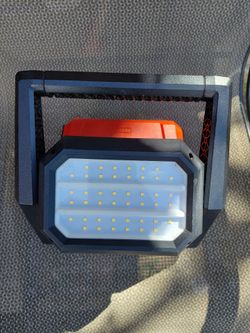 Used like new Milwaukee m18 dual power flood light really bright $100 firm cash no sell pick up beaumont ca firm