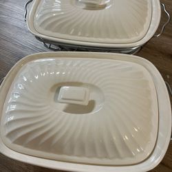 ceramic casserole dish with lid and metal rack
