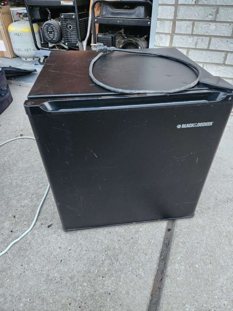 Black & Decker 1.7 CU.FT MINI FRIDGE