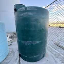 1000 Gallon Water Tank 