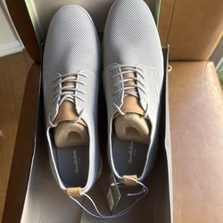 Men’s size 10 shoes