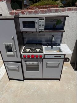 Play kitchen