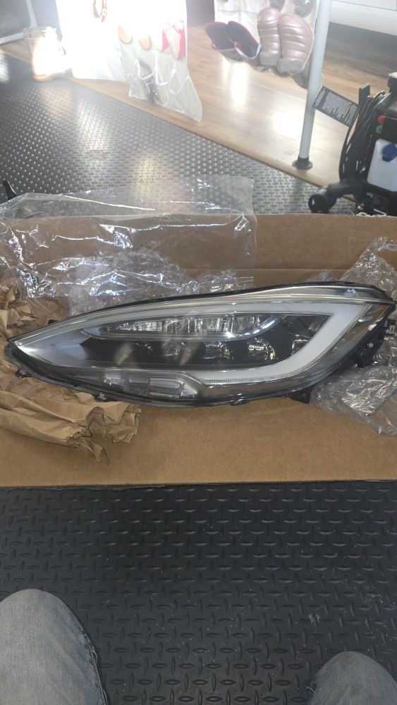 2016 to 2020 Tesla Model S headlight (Driver Side)