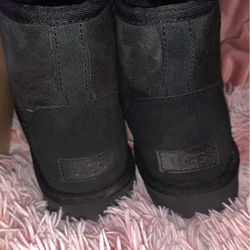 UGG classic mini Size 6
