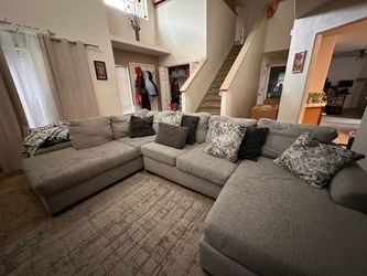 U Shaped Sectional W/ Ottoman