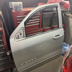 2014-2018 GMC Sierra Driver Side Door 