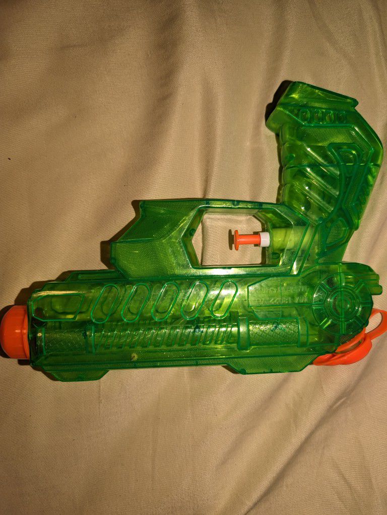 Green Water Gun -Must Get Rid Of- (Offer?)